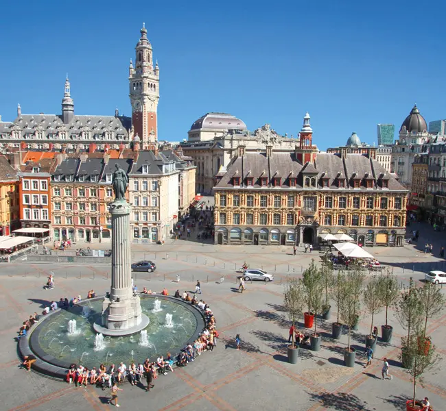 Photo Grand Place de Lille avec la statue de la Déesse